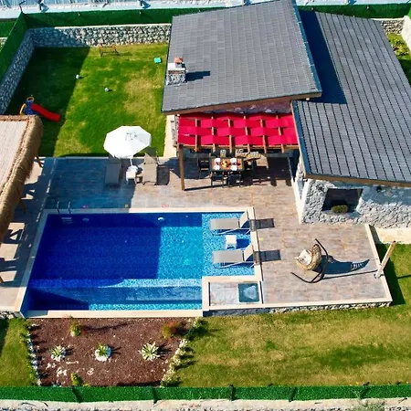 Vareste & Tas Mahal Vila *