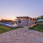 Vareste & Tas Mahal Villa *